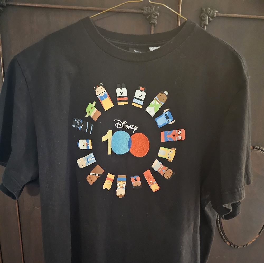 Disney Black Short Sleeve Tee with Vibrant Graphic XL